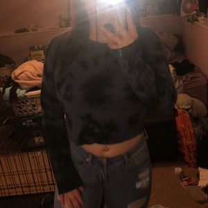 PINK Black and blueishgrey long sleeve crop top